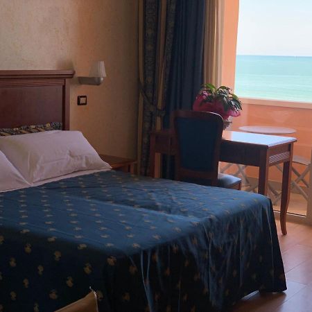 Hotel Alexander Resort Римини Екстериор снимка