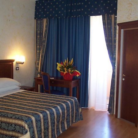 Hotel Alexander Resort Римини Екстериор снимка