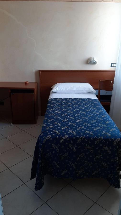 Hotel Alexander Resort Римини Екстериор снимка