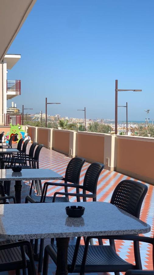 Hotel Alexander Resort Римини Екстериор снимка