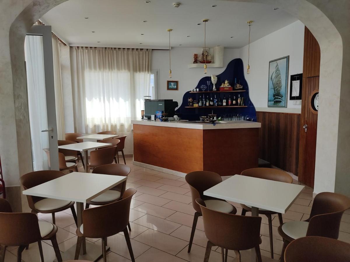 Hotel Alexander Resort Римини Екстериор снимка