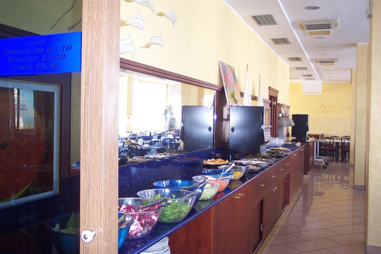 Hotel Alexander Resort Римини Екстериор снимка