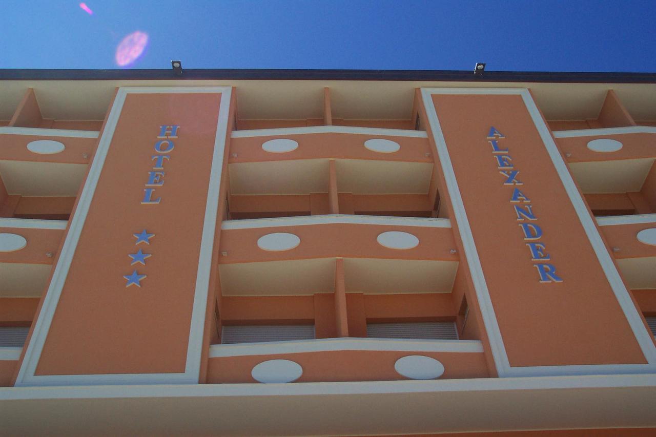 Hotel Alexander Resort Римини Екстериор снимка