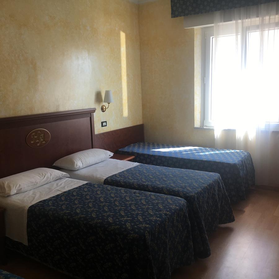 Hotel Alexander Resort Римини Екстериор снимка