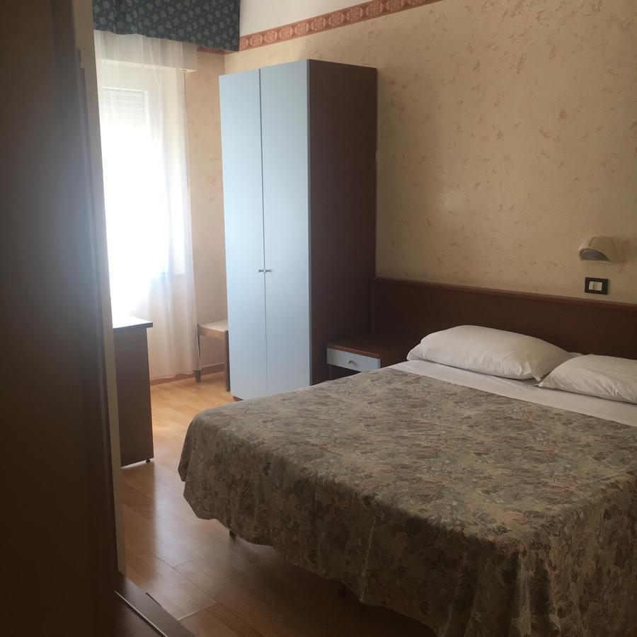 Hotel Alexander Resort Римини Екстериор снимка